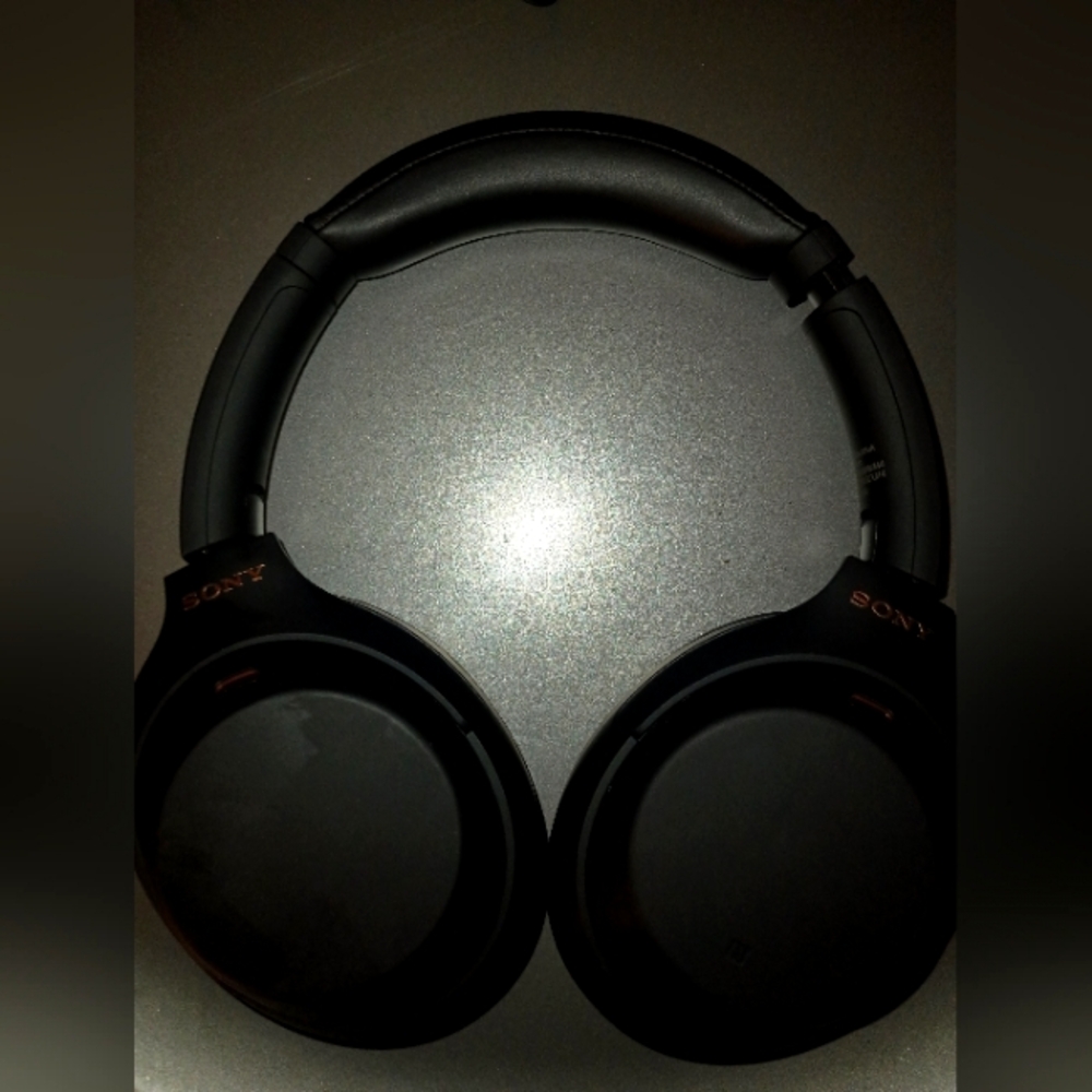Sony - WH1000XM4 Wireless Noise-Cancelling Over-the-Ear Headphones - Bla…